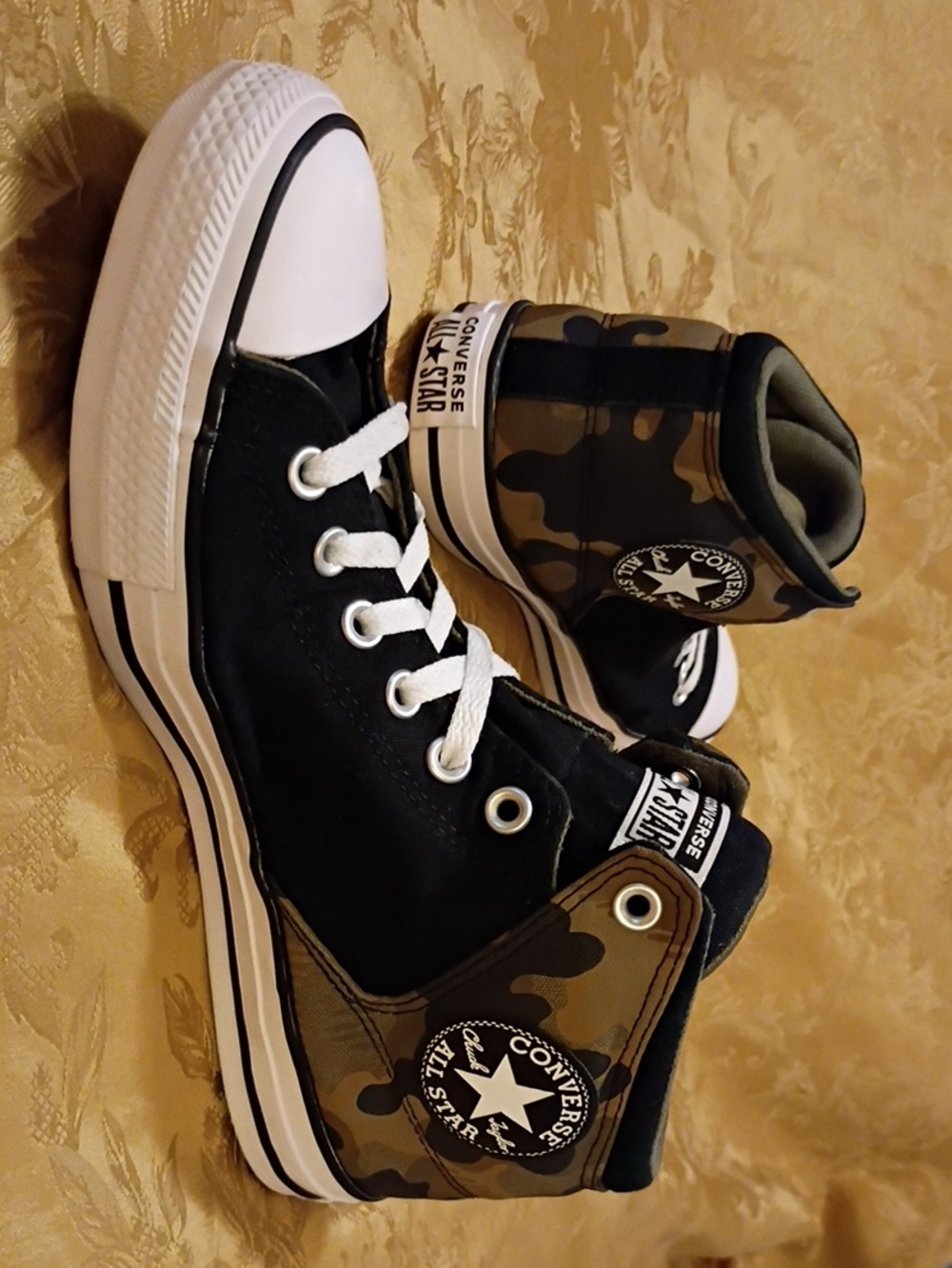 CONVERSE  Black Canvas with Green Camo High Top Men's 9.5 Women's 11.5
